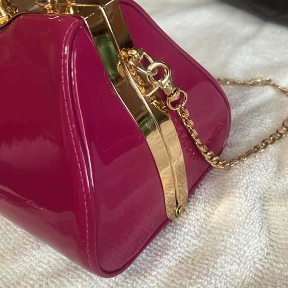 La Terre Magenta Vegan Purse w Detachable x-body Gold Chain Strap, Gem CUTE - Picture 4 of 10